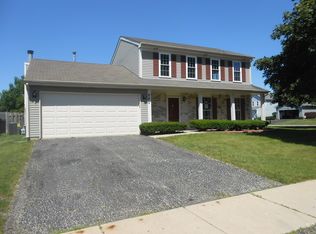 982 Hill Crest Dr, Carol Stream, IL 60188