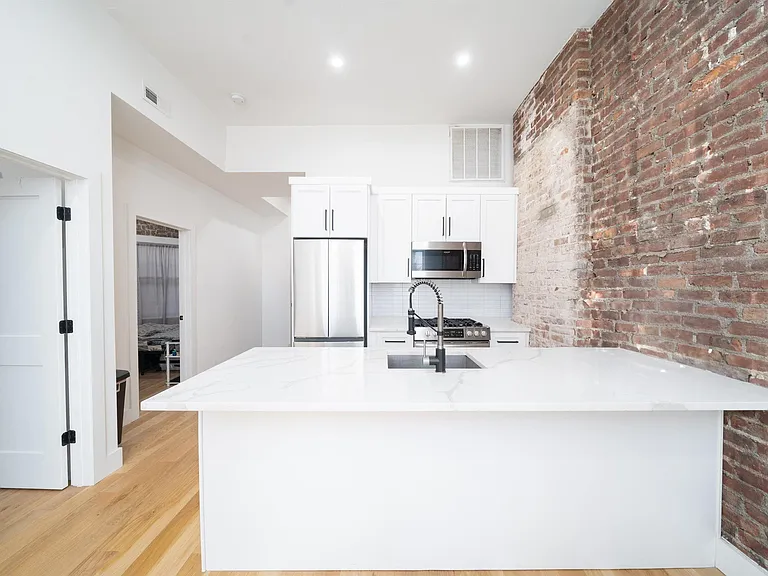 27 Corbin Ave #6 — Photo 1