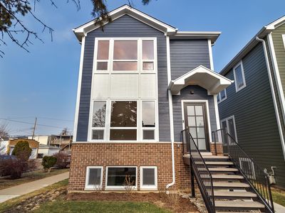 5256 W Newport Ave, Chicago, IL, 60641