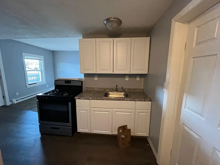 375 Manchester St #3R — Photo 9