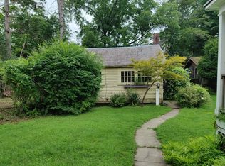 24 McClellan St #B, Amherst, MA 01002