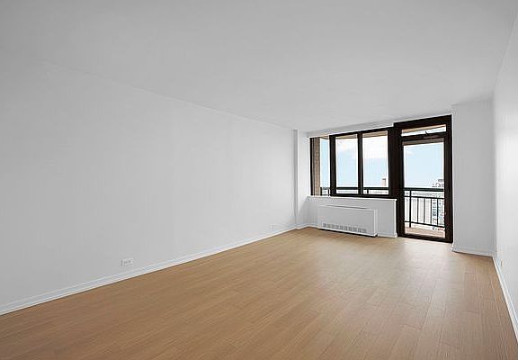 3rd image of 124 W 60th St APT 27K