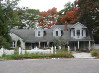5 Wynville Ct, Coram, NY 11727