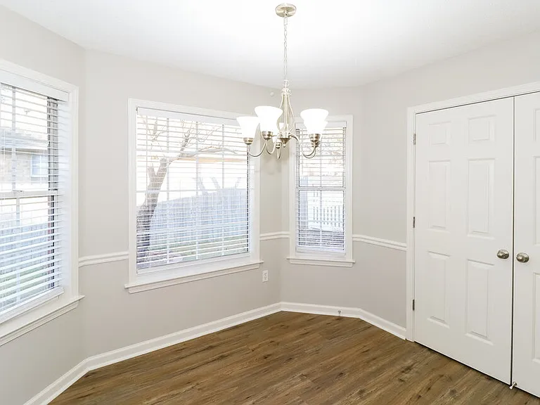215 Lakewood Dr — Photo 6