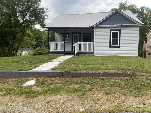 703 Stage St NW, Lenoir, NC 28645