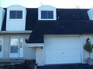 627 Wellington Dr, Dyer, IN 46311