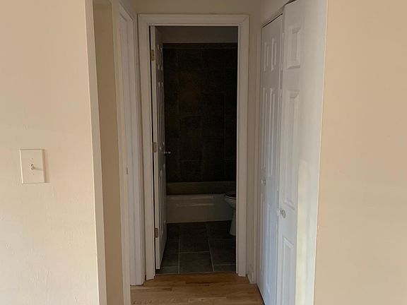 4th image of 3714 N Pine Grove Ave