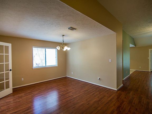 3rd image of 196 Broadmoor Dr