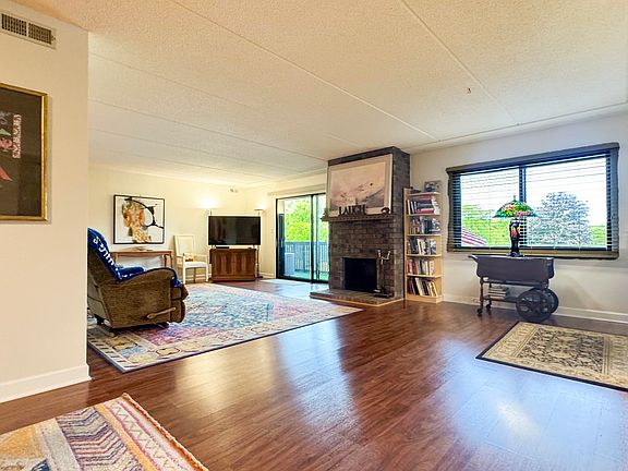 5th image of 917 Vose Dr APT 102
