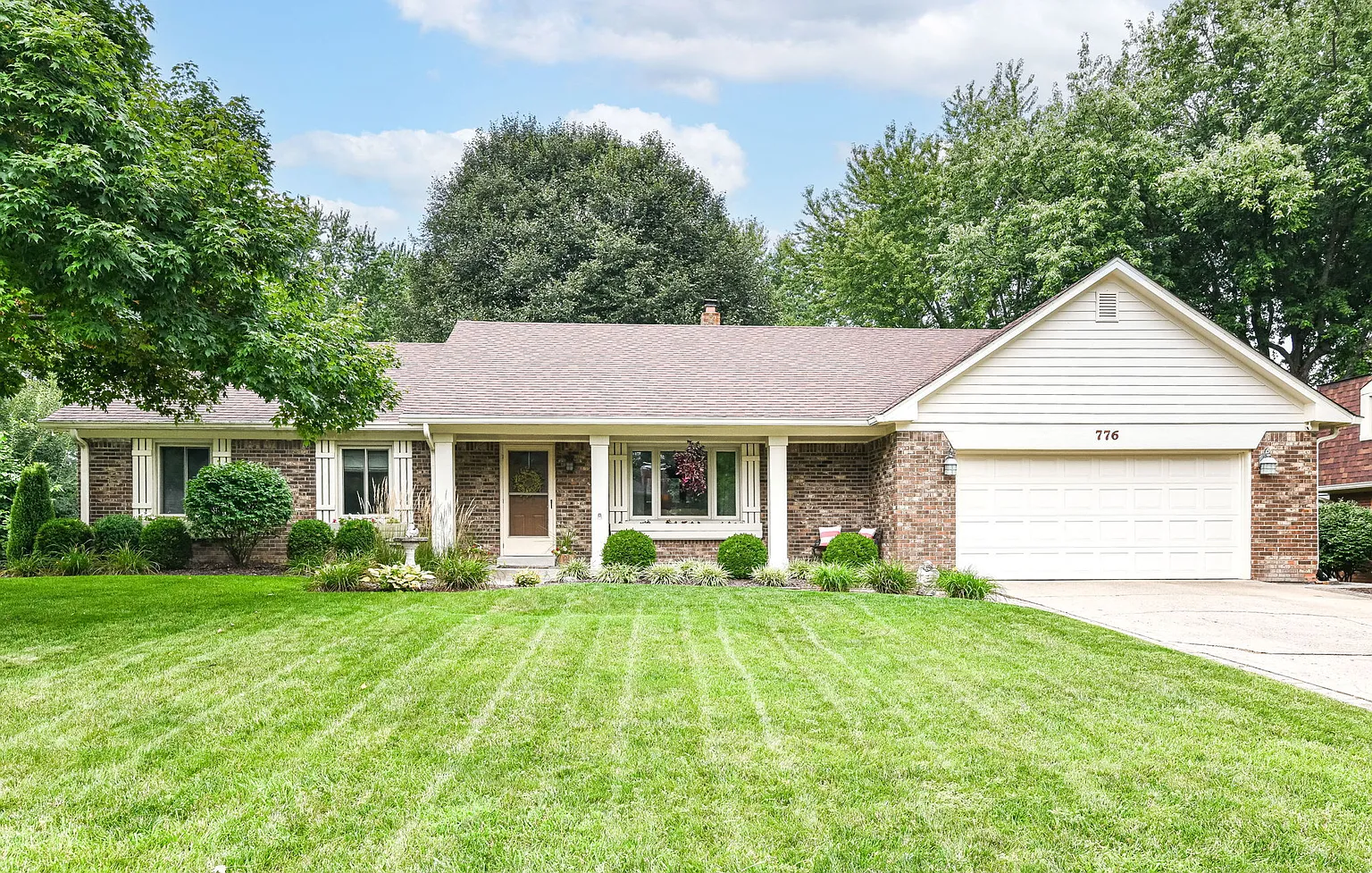 776 Colonial Way photo 1