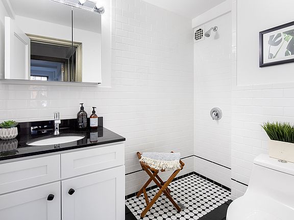 5th image of 302 W 12th St APT 2B
