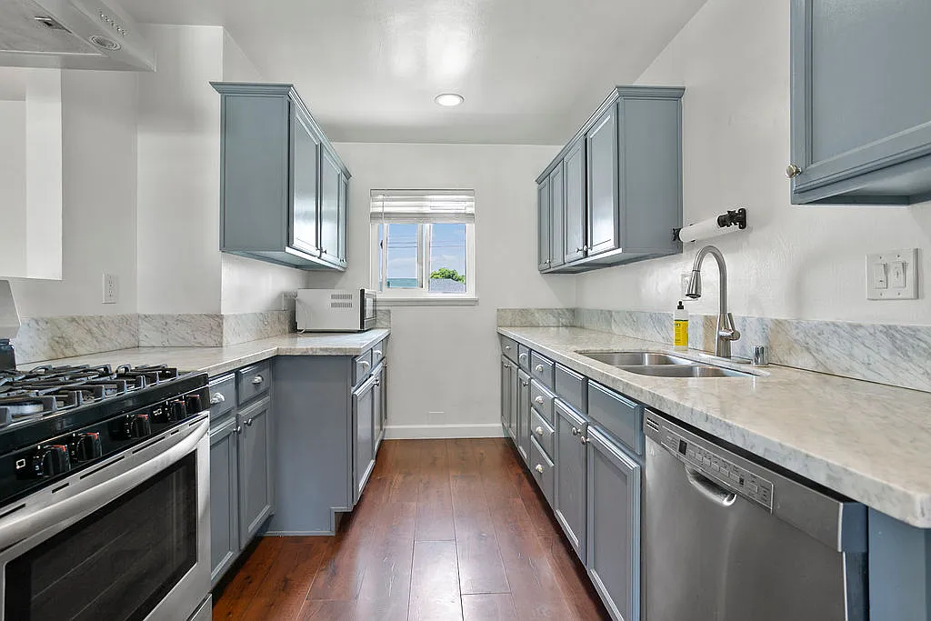 3 bed, 1090 sqft, $3,550 — Photo 4