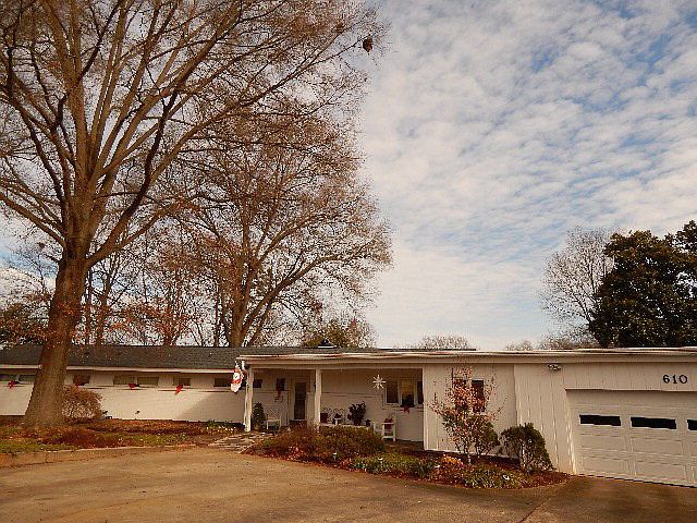 1st image of 610 Highland Dr
