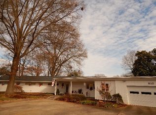 610 Highland Dr, Eden, NC 27288