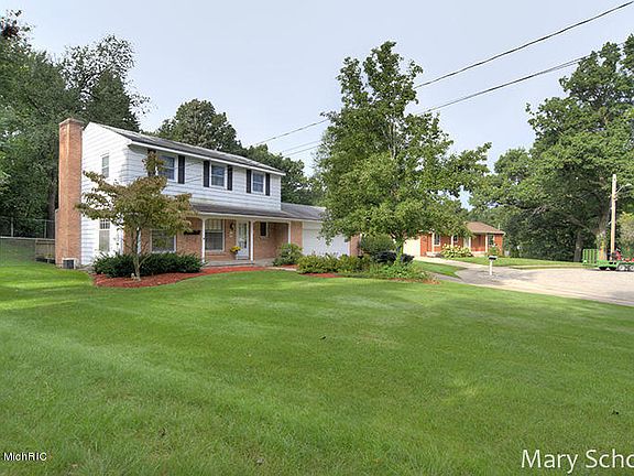 2nd image of 2636 Algonquin Ct NE