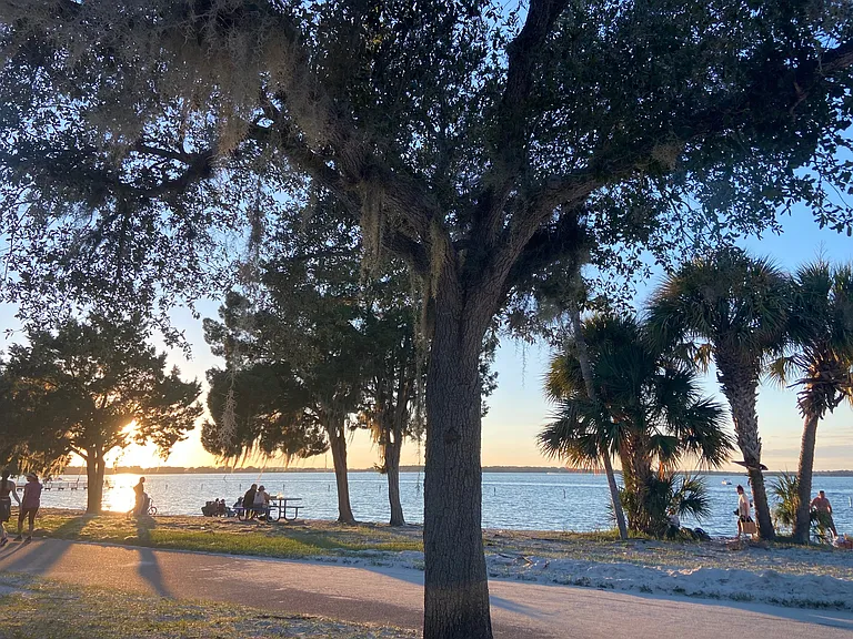 Bike/jogging trail by Lake Minneola