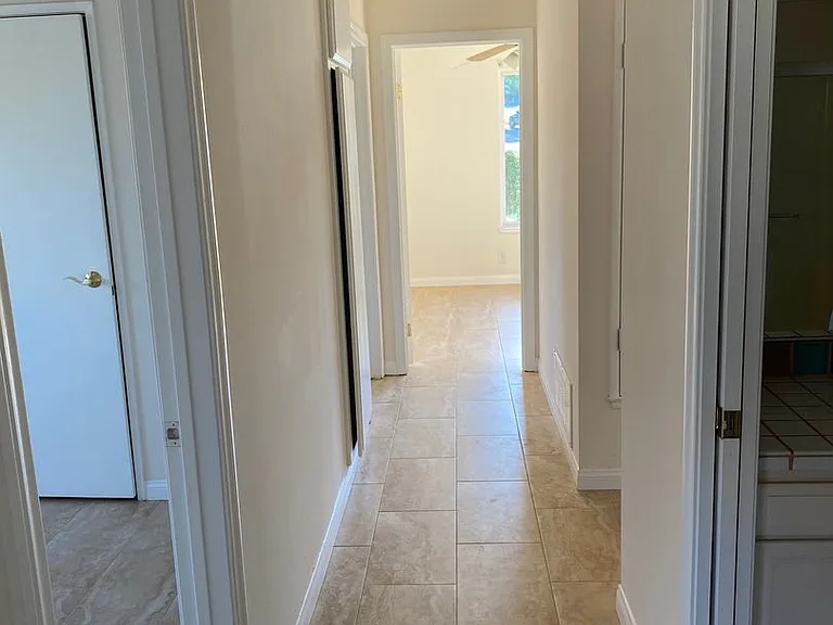 805 Crosby Ave — Photo 8