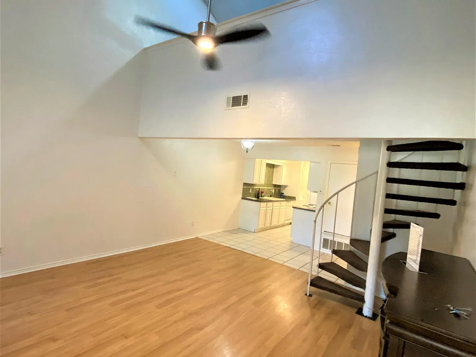 3 bed, 1200 sqft, $1,890 — Photo 2
