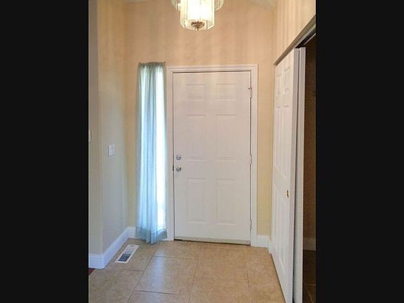 3rd image of 9715 NE 41st Ave