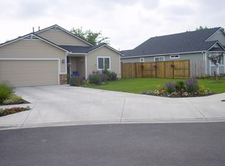 921 Colinwood Ln, Medford, OR 97501