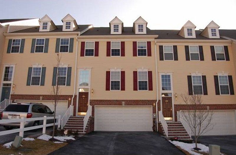 1st image of 206 Balsam Dr