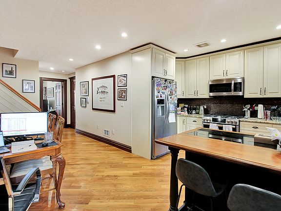 4th image of 1257 Dean St #1