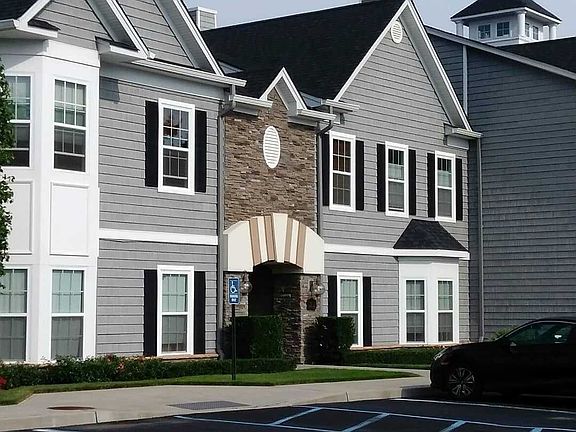 4th image of 18 Nicole Ct