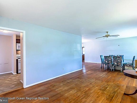 4th image of 1059 Crystal Dr