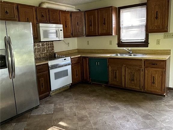2nd image of 2903 Falling Creek Ave