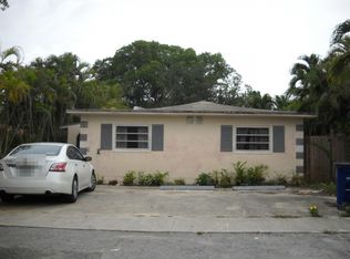 22 SW 8th St, Hallandale Beach, FL 33009