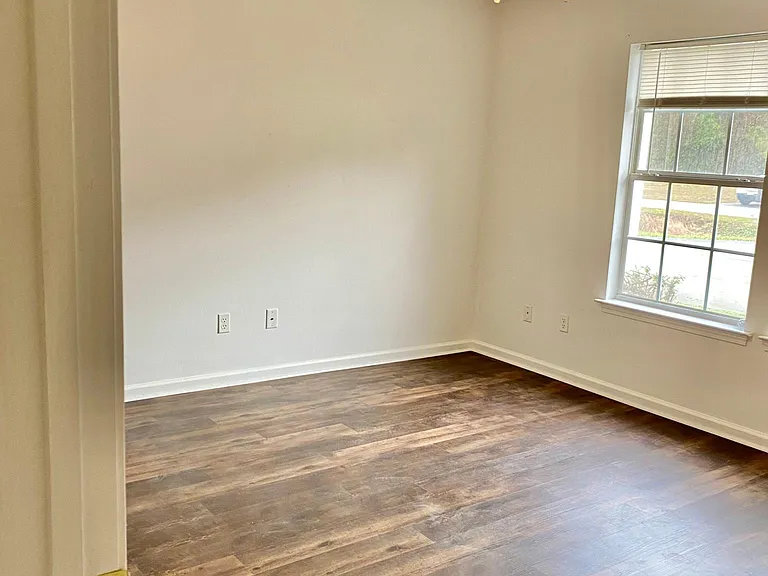 313 Lisbon Dr — Photo 9