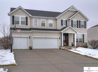 2410 Glacier Dr, Papillion, NE 68046