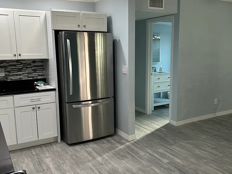 721 1st St #1 — Photo 3