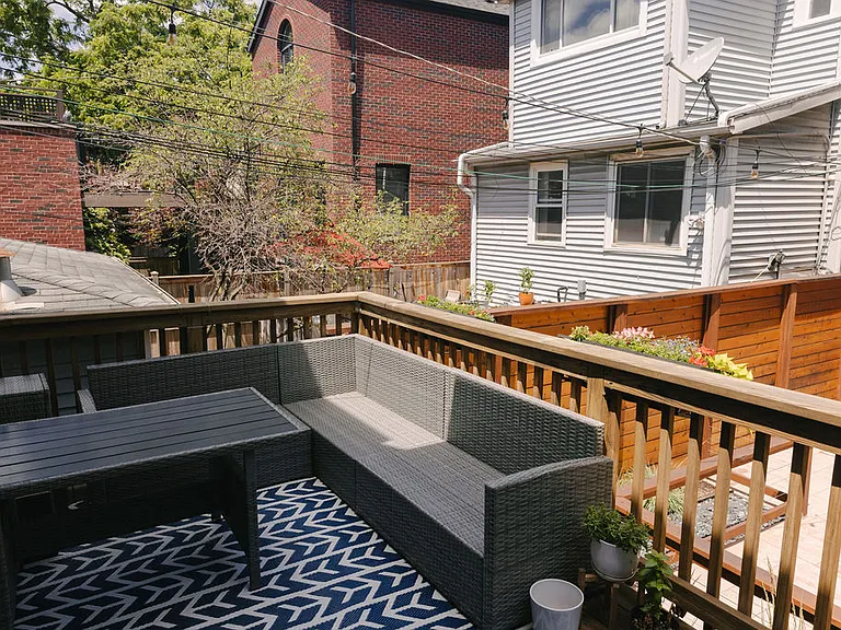 1901 W George St #COACH HOUSE — Photo 4