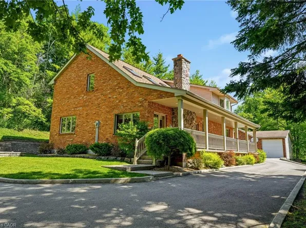 1811 Old Waterdown Rd, Burlington, ON L7P 0T2