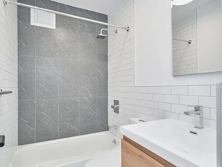 353 W 44th St #2D — Photo 6