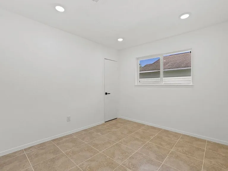 9930 Valley Lake Dr — Photo 10