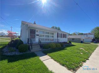 2402 Brown Rd, Oregon, OH 43616