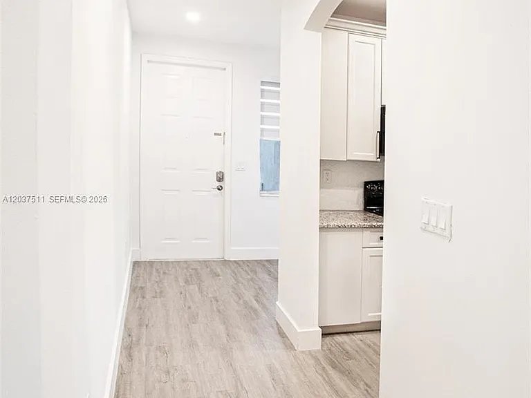 4234 NE 9th St #4234 — Photo 4