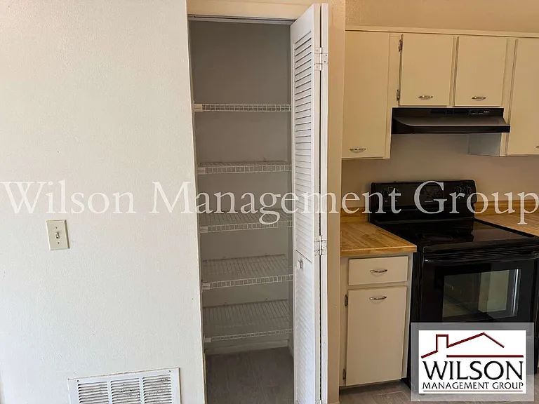 10041 Massey St — Photo 7