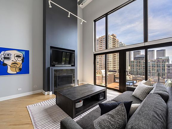 5th image of 616 W Fulton St APT 712