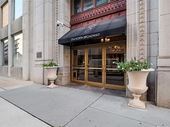 2nd image of 314 N Broadway Ave #1405