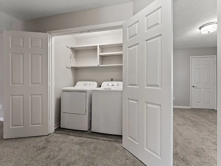 Linden (Renovated) - 2 Bed / 2 Bath - 1,100 Sq.Ft.