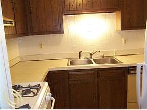 3rd image of 9814 Cambridge Ct