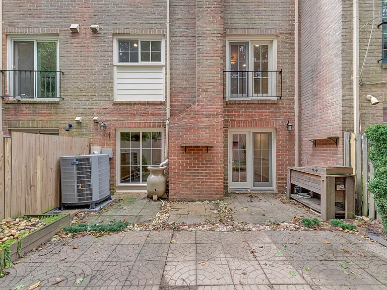 1427 McLean Mews Ct — Photo 23