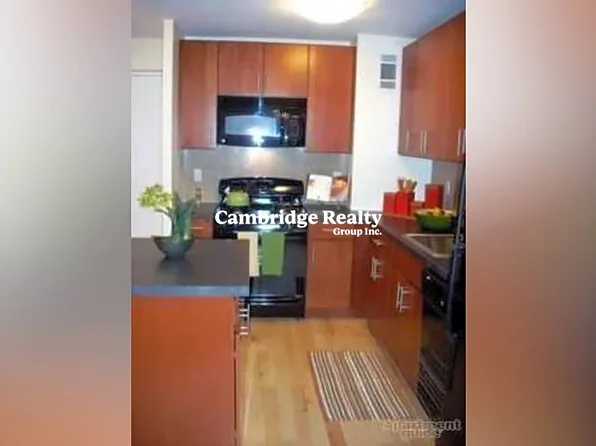 1054 Camelot Ct #10-4T, Brighton, MA 02135