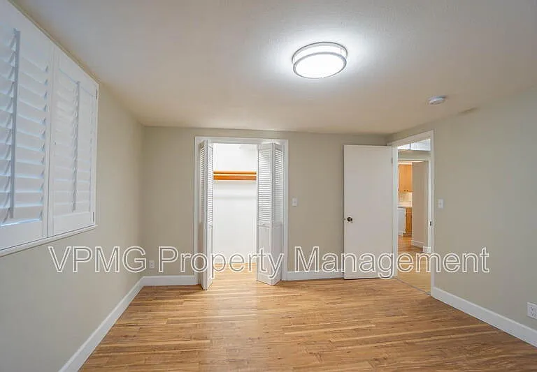 2218 E 18th St #B — Photo 20
