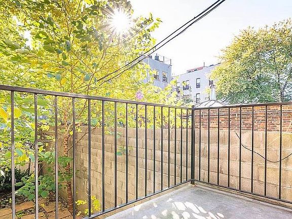 4th image of 820 Dekalb Ave #2E