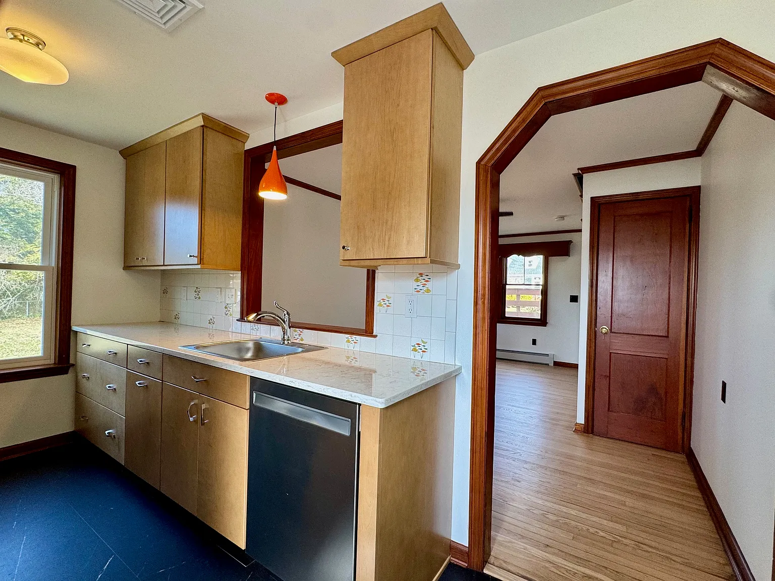 2 bed, 900 sqft, $2,700 — Photo 3