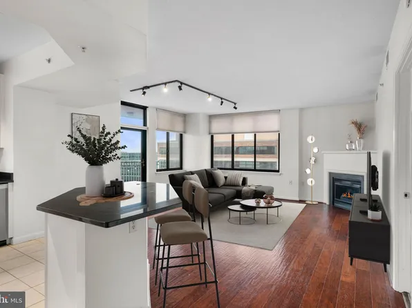 851 N Glebe Rd APT 1011, Arlington, VA 22203